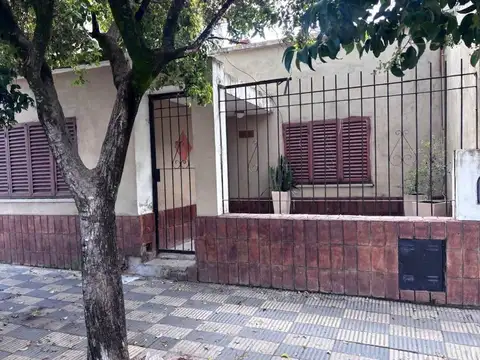 Casa 6 ambientes con 1 baño