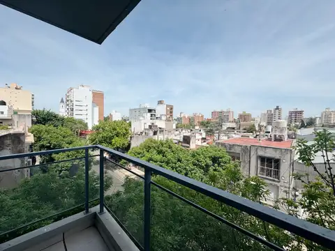 VENTA Amplio Departamento monoambiente dividido, balcón, lavadero Abasto