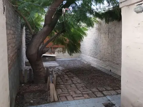 Casa en Alquiler con 1 cochera