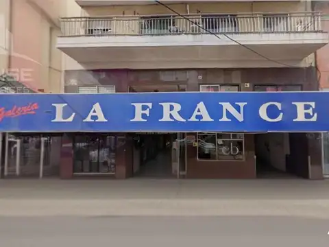 Local 26m2 en alquiler - Galería Francesa Quilmes Centro