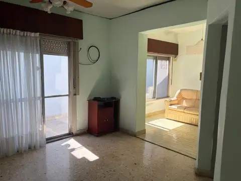 Depto Tipo Casa 3 ambientes con 2 baños