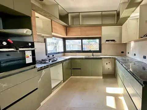Casa 5 ambientes con 2 baños