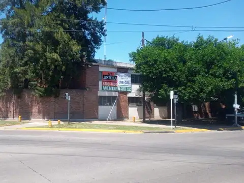 4 Naves Industriales 15147 m² - Predio de  25.370 m² Frente 2 calles - Tres De Febrero