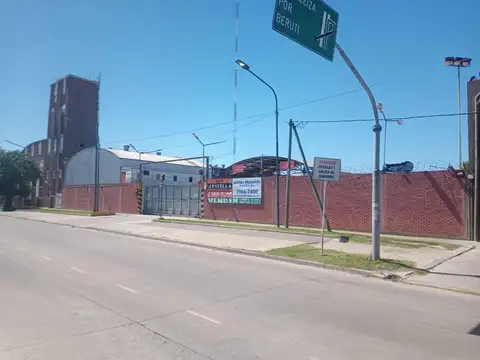 4 Naves Industriales 15147 m² - Predio de  25.370 m² Frente 2 calles - Tres De Febrero