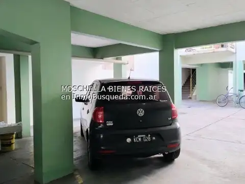 Cochera en Venta Semi Cubierta