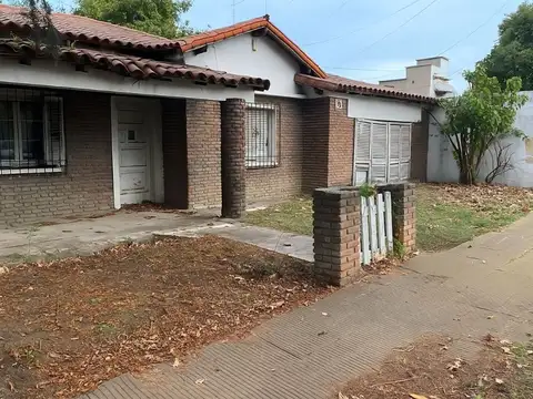 VENTA CASA 4 AMBIENTES BELLA VISTA