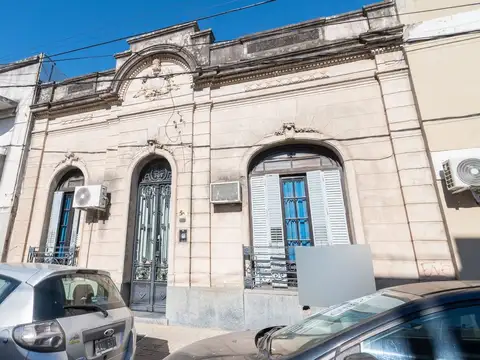 VENTA CASA ANTIGUA CON SALIDA A DOS CALLES