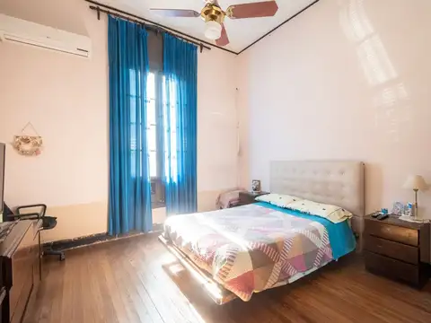 VENTA CASA ANTIGUA CON SALIDA A DOS CALLES