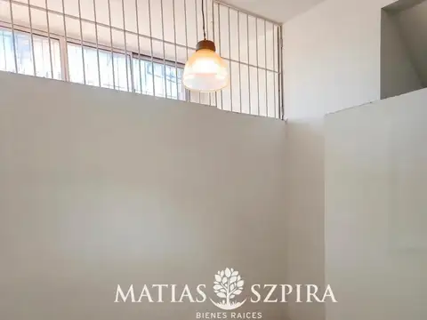 Inmueble comercial / oficinas de 345 m² con montacargas en Pompeya – Límite Distrito Tecnológico