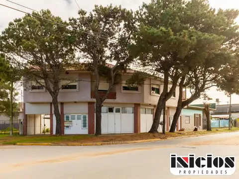 2 Departamentos y 4 Locales en Block: Carreras Nº 1449 - El Silvio - C518