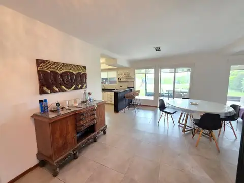 Casa en Alquiler Temporal con 2 cocheras