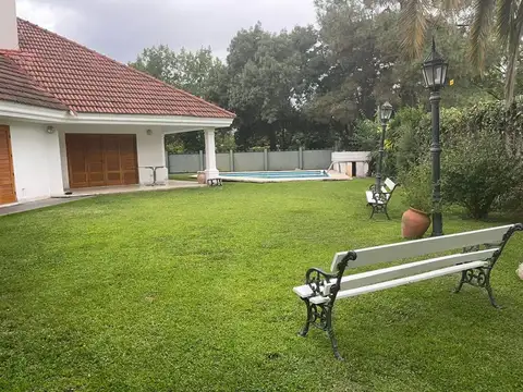 Casa en Venta con 3 cocheras