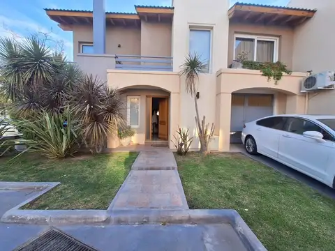 EXCLUSIVA CASA B° AIRES DE CAMPO, GUAYMALLÉN.