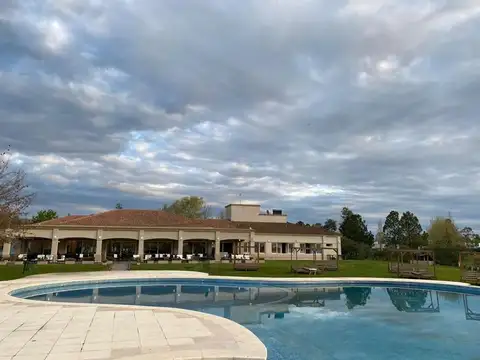 MIRALAGOS.- Club de Campo Golf y Spa.