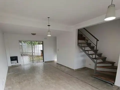 Casa en Alquiler con 1 cochera