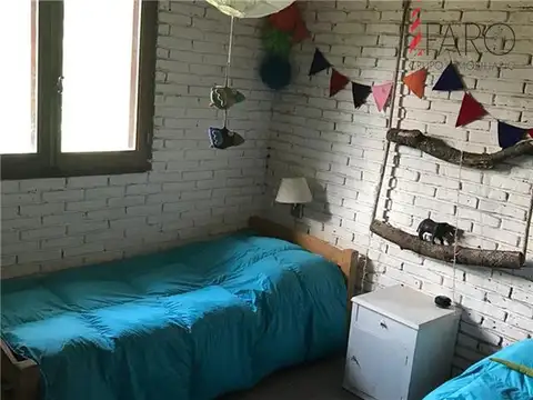 Casa en Pinares 2 dormitorios y entrepiso, con parrillero