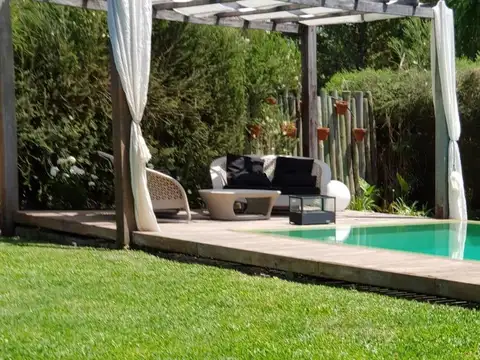 A LA VENTA CASA EN LOS CASTORES
