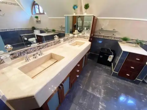 VENTA CASA 6 AMB RAMOS MEJÍA PILETA JARDIN Y 3 COCHERAS