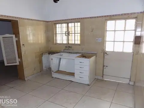 LOCAL c/ VIVIENDA s/ Av. VERGARA