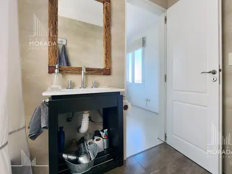 Casa 6 ambientes con 5 baños