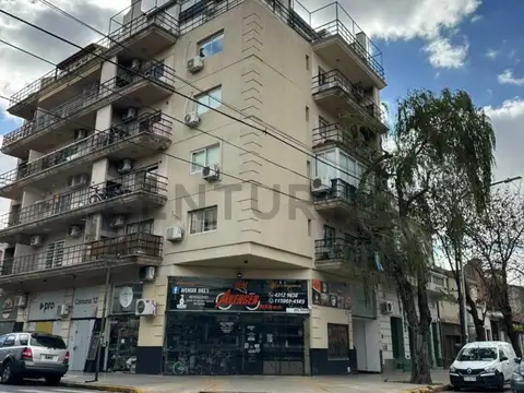 franco 2400, Piso 0