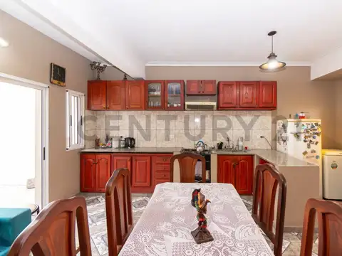 CASA EN VENTA EN LA PLATA 3 DORMITORIOS COCHERA