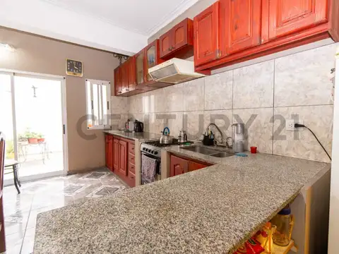 CASA EN VENTA EN LA PLATA 3 DORMITORIOS COCHERA
