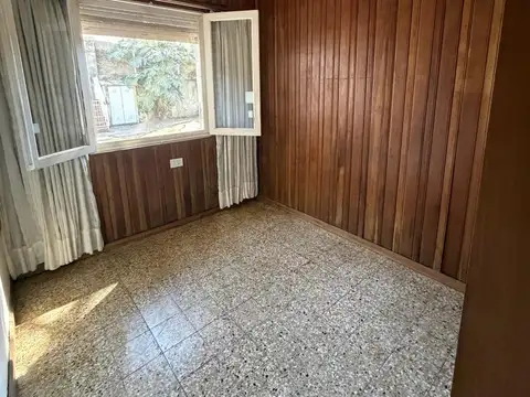 Casa con gran terreno arbolado de 17 mts de Frente - Apta credito