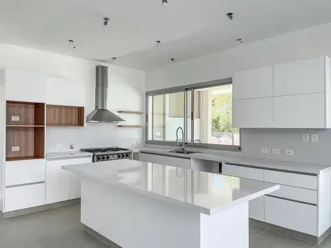 Casa 7 ambientes con 7 baños