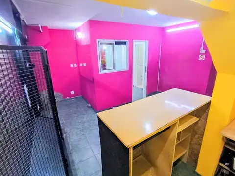 LOCAL DE 151 M2 EN 2 PLANTAS.