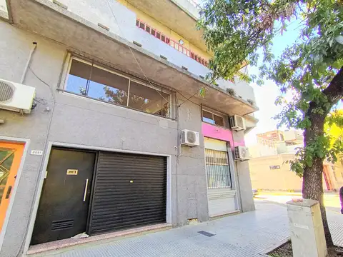 LOCAL DE 151 M2 EN 2 PLANTAS.