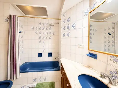 Casa 5 ambientes con 3 baños