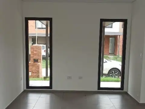 Casa en Alquiler con 1 cochera