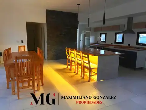 Casa 4 ambientes con 3 baños