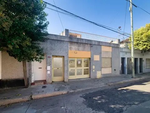 Casa en venta barrio azcuenaga 1 dormitorio cochera amplio luminoso con galpon oportunidad inversion