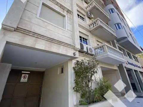 VENTA SEMIPISO DE TRES DORMITORIOS CON COCHERA EN NEUQUÉN CAPITAL