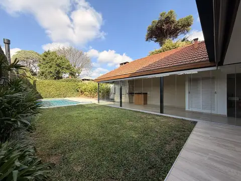 Casa en Acassuso en alquiler con pileta