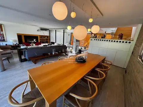 Casa 7 ambientes con 5 baños