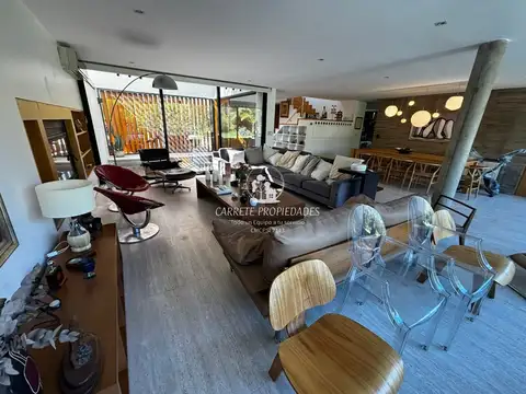 Casa en Venta con 4 cocheras