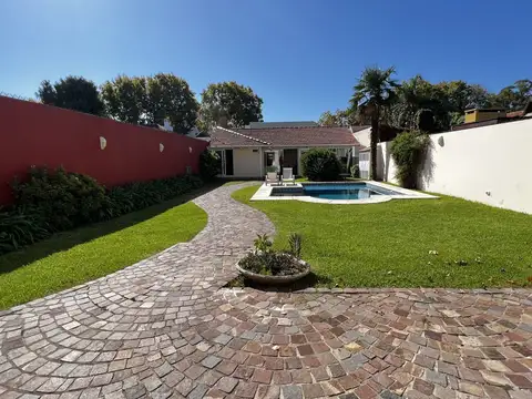 Casa en Alquiler con 2 cocheras