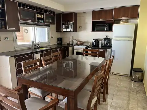 161 entre 21 y 22. Casa de 3 dormitorios en venta, Berisso.