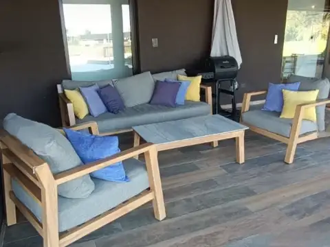 Casa 6 ambientes con 2 baños