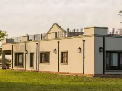 Casa en Venta con 10 cocheras