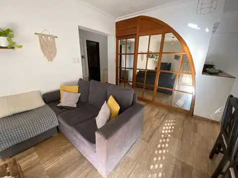 CASA EN VENTA 2 DORMITORIOS C/TERRAZA