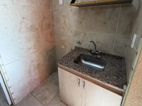 Departamento en Alquiler en Luis Guillon, $ 430.000