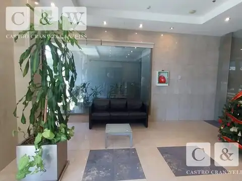 Oficina en Alquiler con 8 cocheras