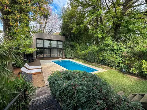 Casa en Tigre  en venta seis ambientes quincho independiente