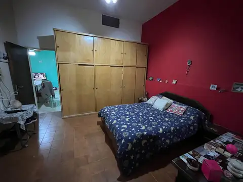 Tipo casa 3 amb amplios PB al frente. Terraza c/habitacion, baño y quincho