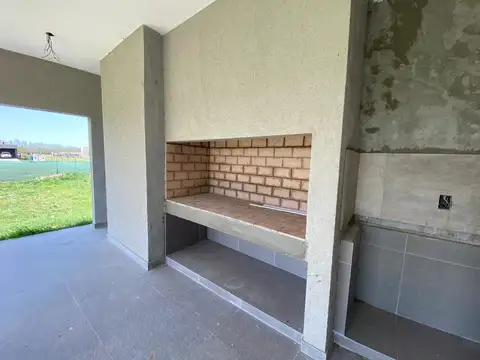 Casa 6 ambientes con 4 baños