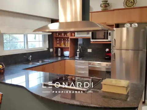 Casa 4 ambientes con 3 baños